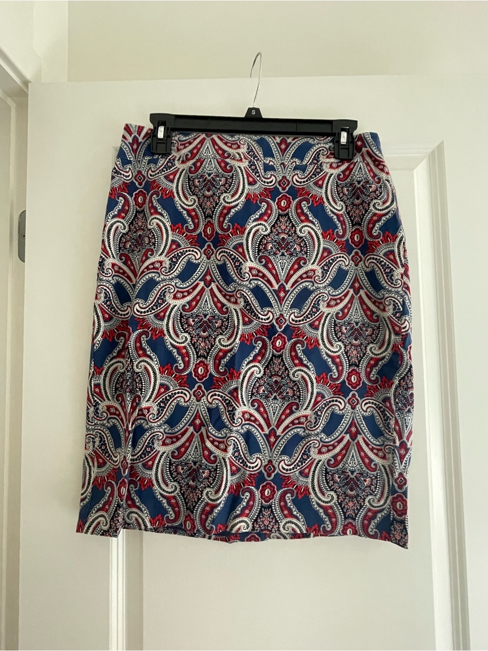 Ann Taylor Paisley-Print Pencil Skirt in Navy, Red & White